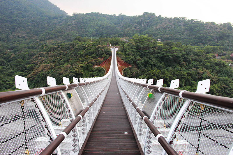 Pingtung’s “Valley Glaze Bridge” Overcrowded