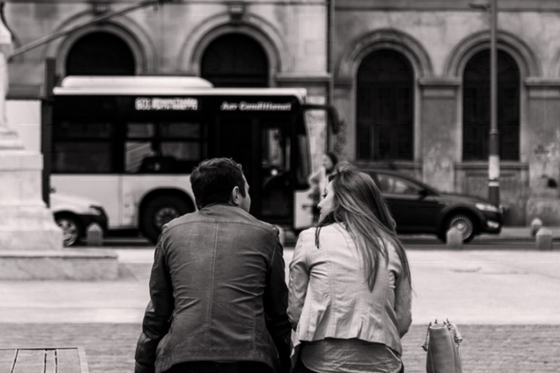 How to Start a Conversation When You Want to Hit on Someone?