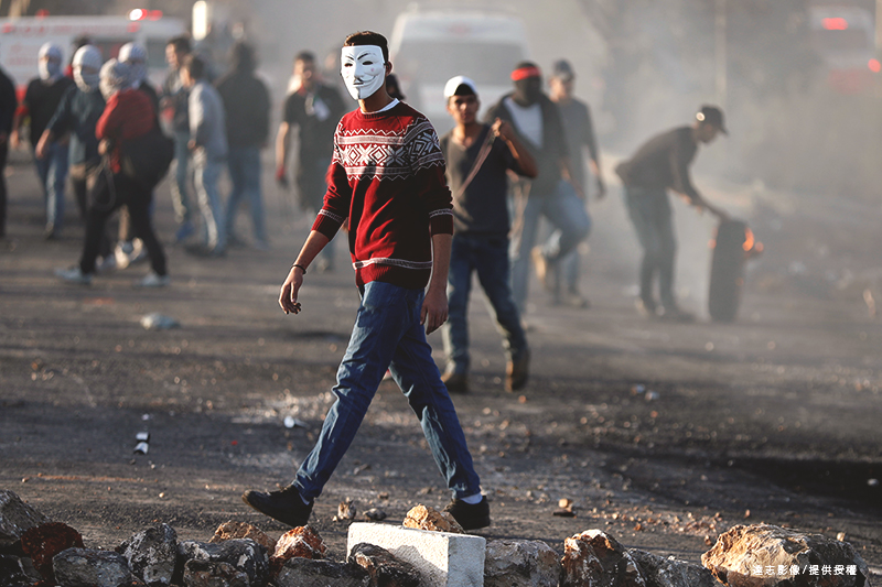 Israeli Security Guard Stabbed in Jerusalem Amid Global Clashes over Trump’s Jerusalem Decision