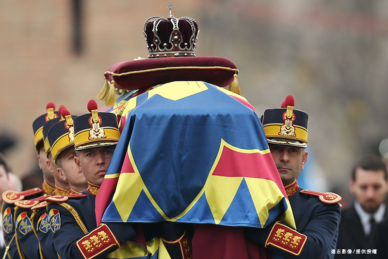 Thousands of Mourners Bid Farewell to Romania’s Former King Michael