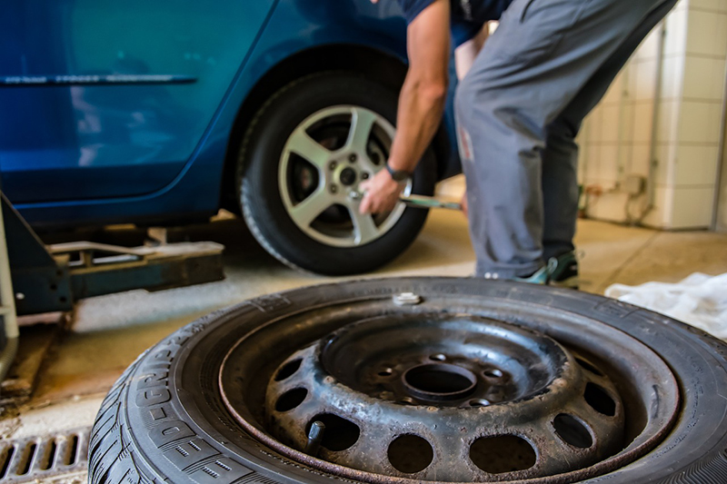 New Law Tells Taiwanese Drivers to Change Their Tires