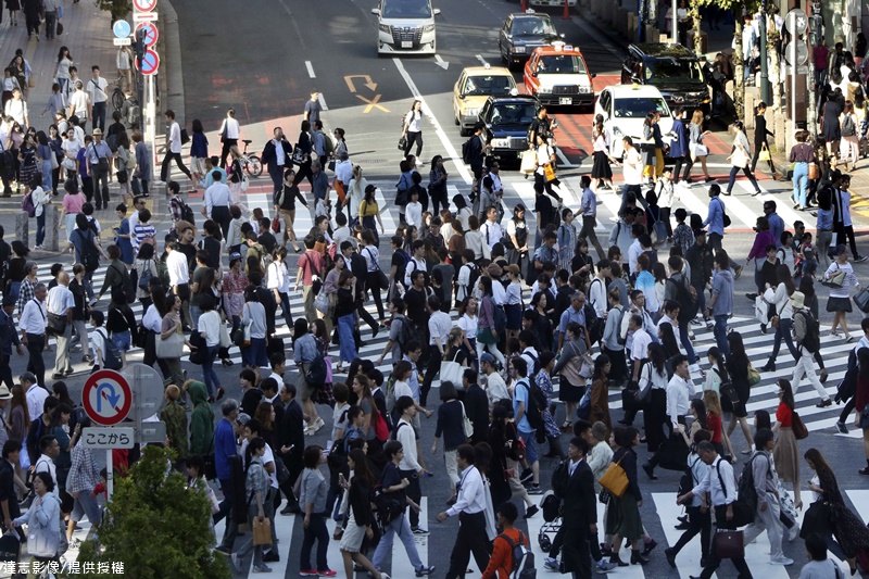 Tokyo Takes on Overpopulation Problem with New Subsidies for Young People