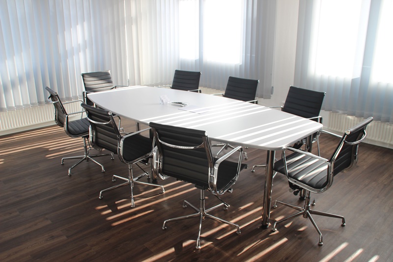 Business English Email: New Rules for Booking the Conference Room