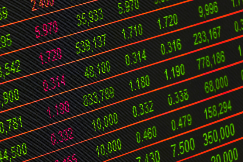 Asian Stocks Dive as Trump Attacks “Crazy” US Rate Hikes