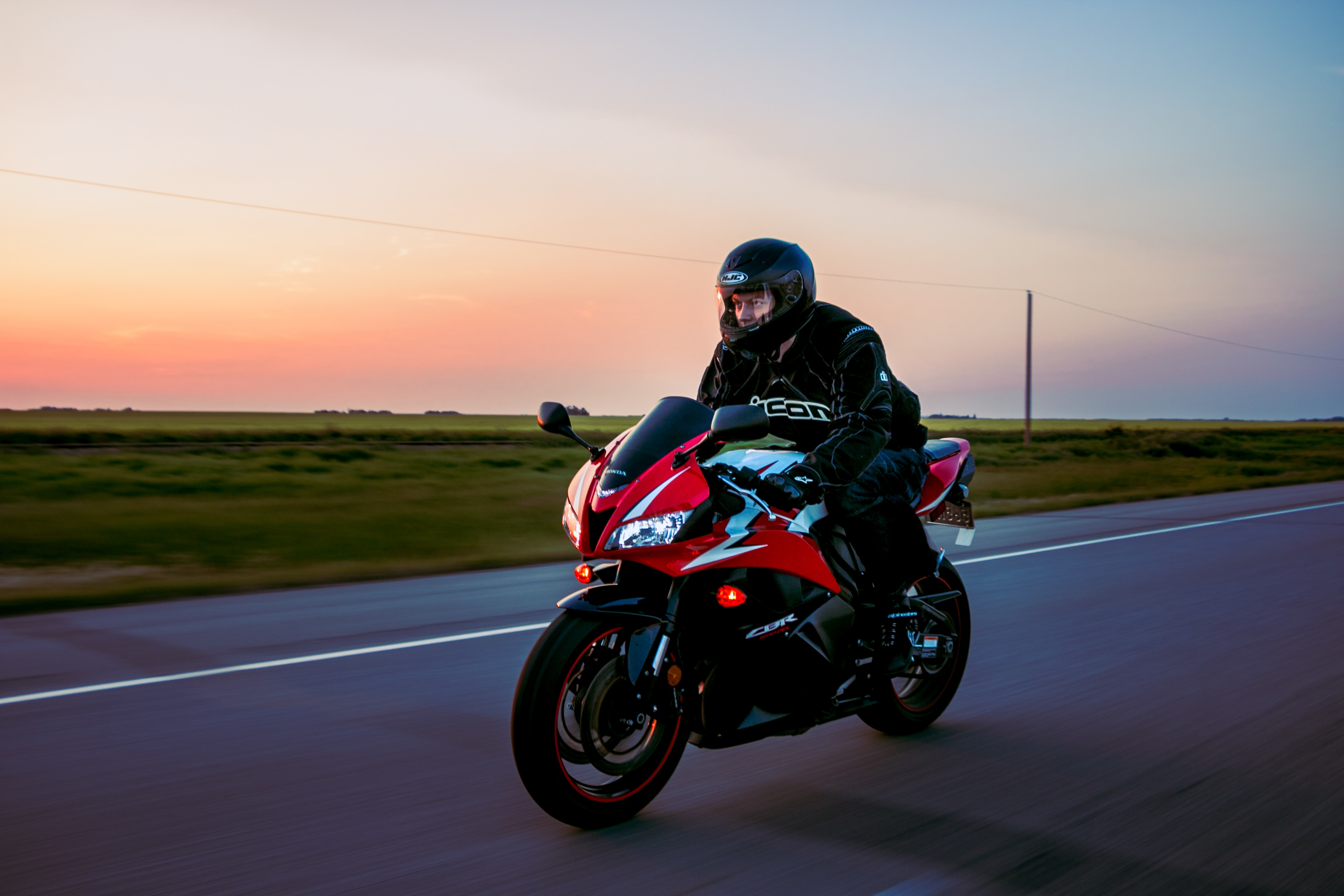 AR Helmet Helps You Check Information Without Taking Your Eyes Off the Road