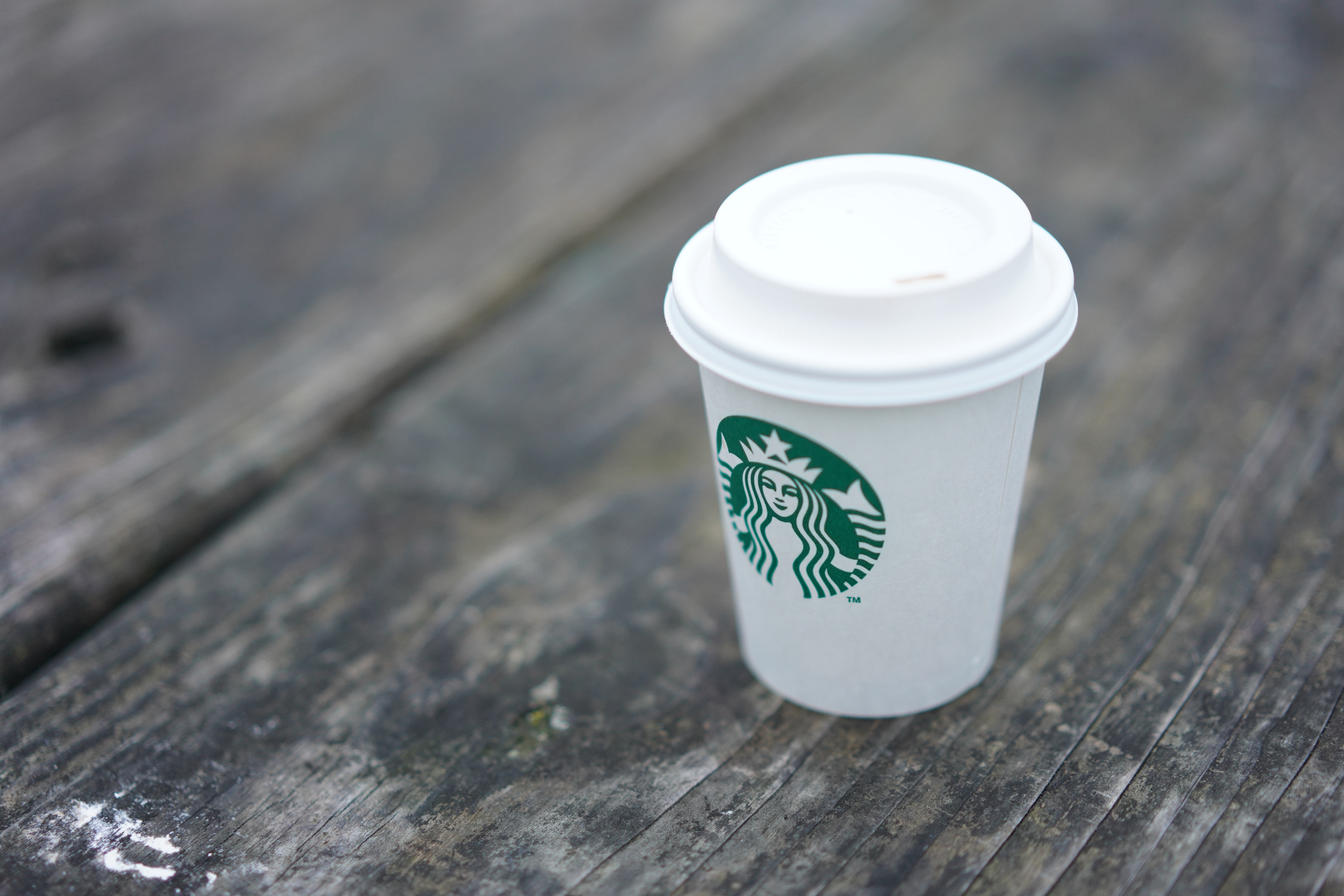 A Starbucks Cup in “Game of Thrones”?