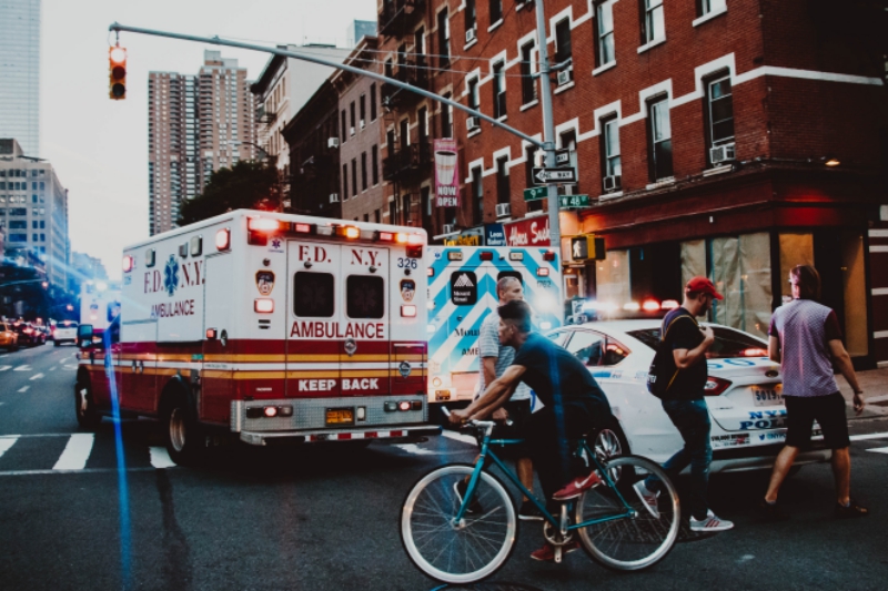 Drivers Standing in the Way of Rescue Vehicles to Be Fined Heavily