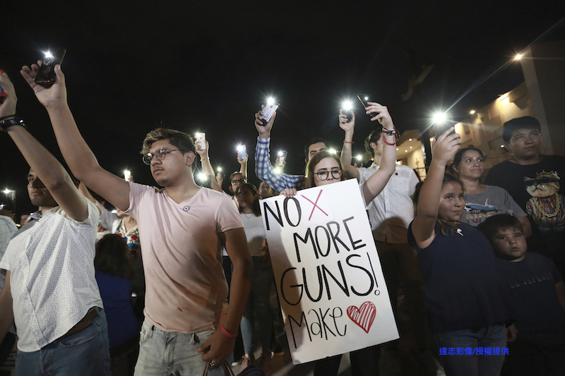 At Least 32 Killed in US Weekend Mass Shootings