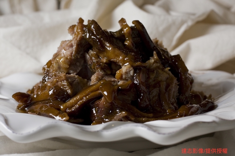Can Eating Pork Shanks and Chicken Feet Really Help Us Stay Young?