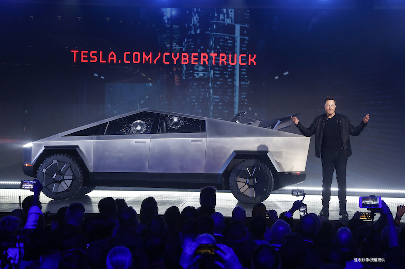 Bullish Analyst Boosts Tesla Price Target by $100