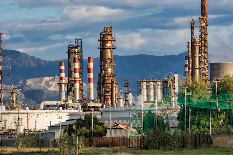 Junk Bonds of U.S. Energy Companies Hit by Oil Rout