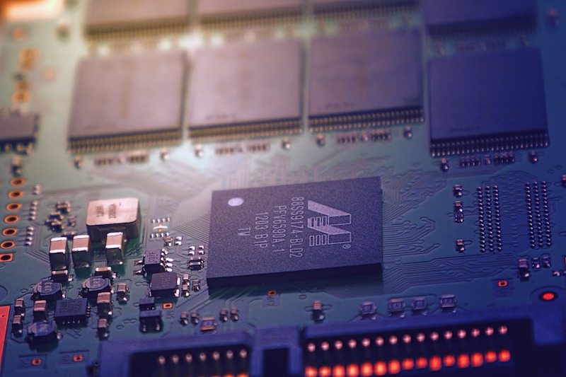 US Mulls Blacklisting China’s Biggest Chipmaker SMIC