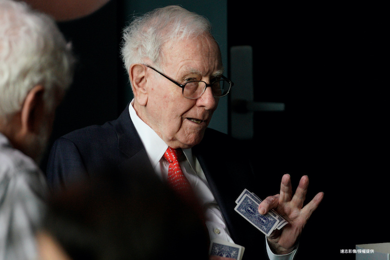 Buffett’s Berkshire Invested in Japan’s Five Leading Trading Companies