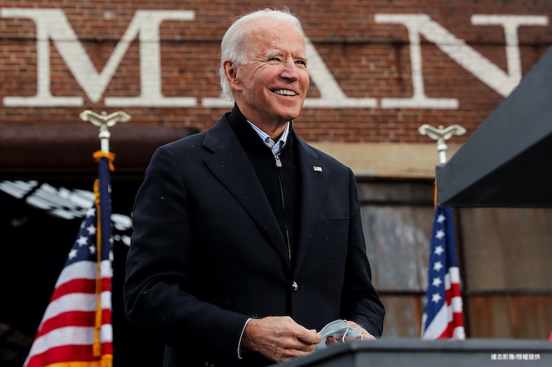 Biden Says No Quick Rollback of China Tariffs