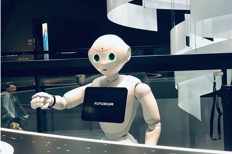 Japanese Girl Falls in Love With Robot