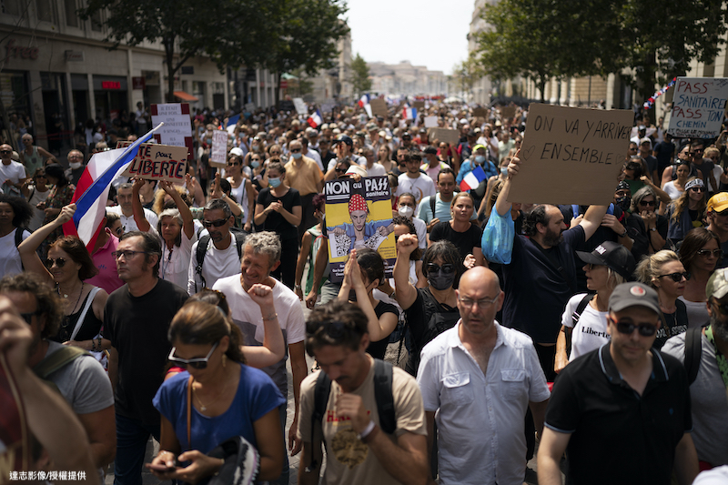 Thousands Protest in France Against COVID-19 Health Pass