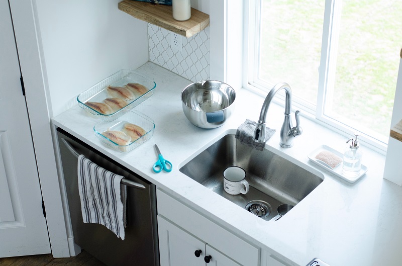 Cleaning the Kitchen Sink