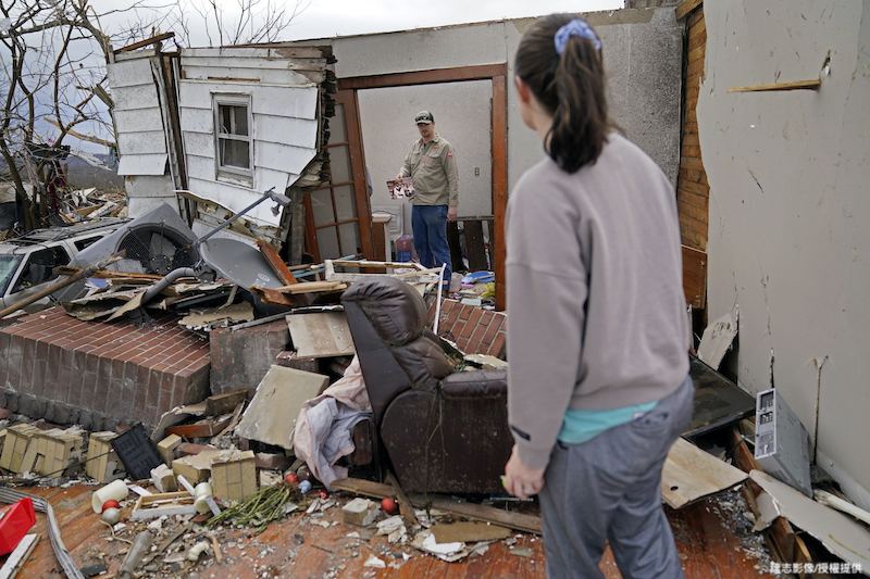 30 Tornadoes Rampage Through US Midwest and Southeast