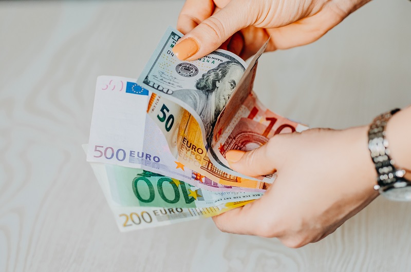 Investing in Foreign Currency