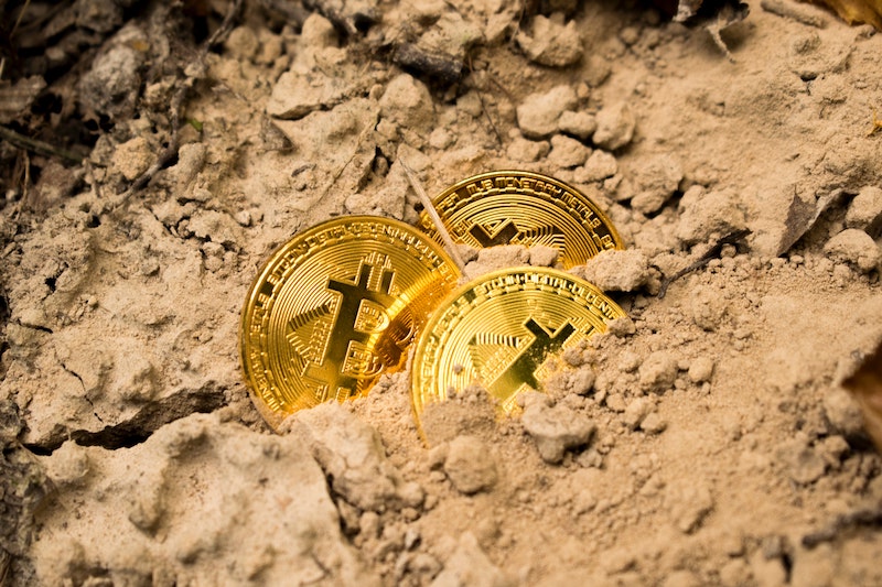 Bitcoin Dips Below $21,000