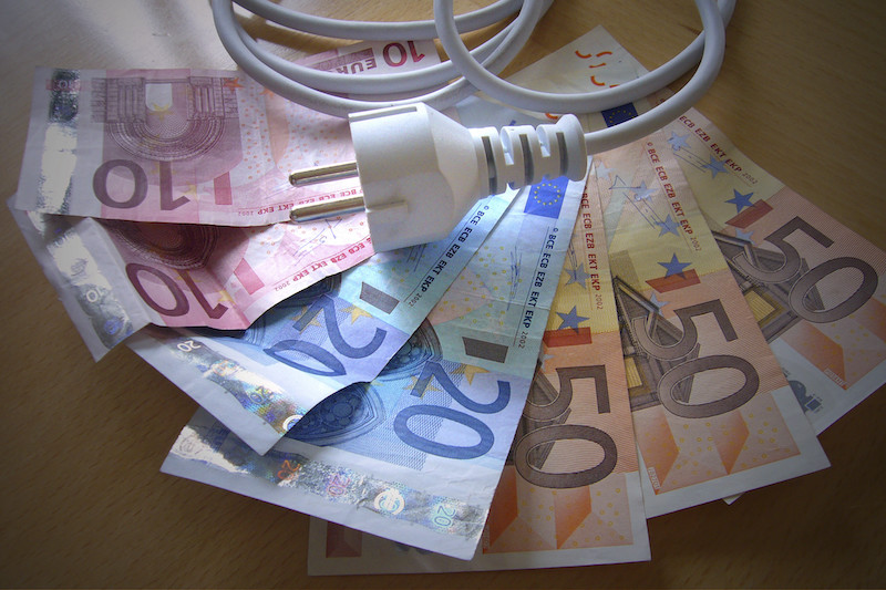 Five Ways to Save Electricity This Summer