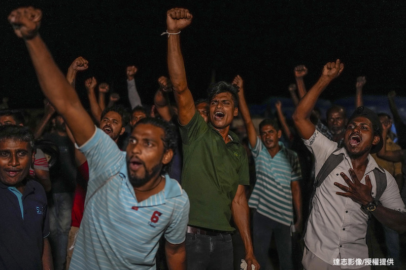 Crisis-Stricken Sri Lanka Leaderless After President Flees and Resigns
