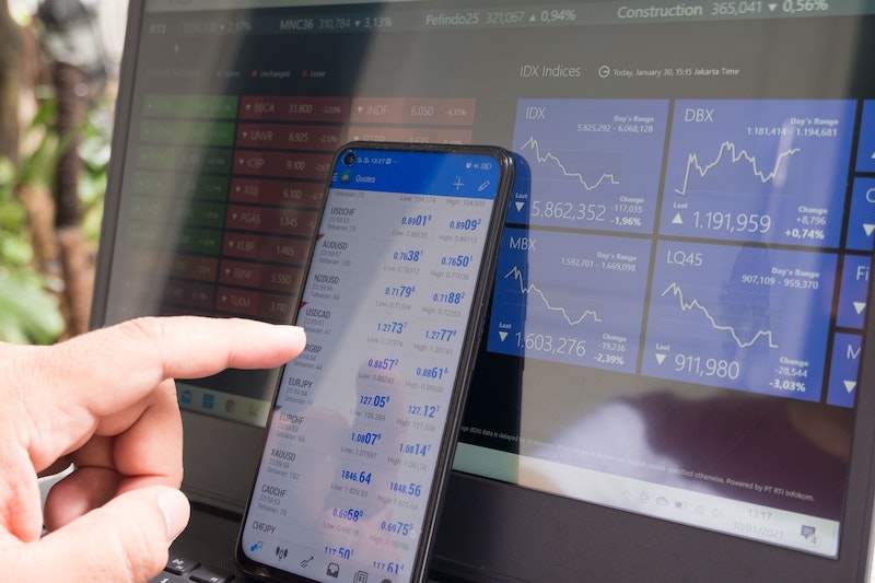 STARLUX Airlines Opens With Sharp Gains