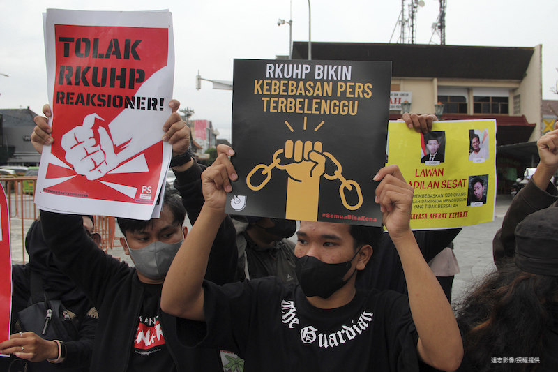 Indonesia Passes New Criminal Code Banning Extramarital Sex