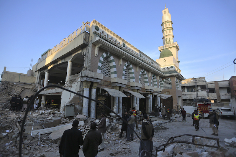 Deadly Bomb Attack Hits Pakistan Mosque