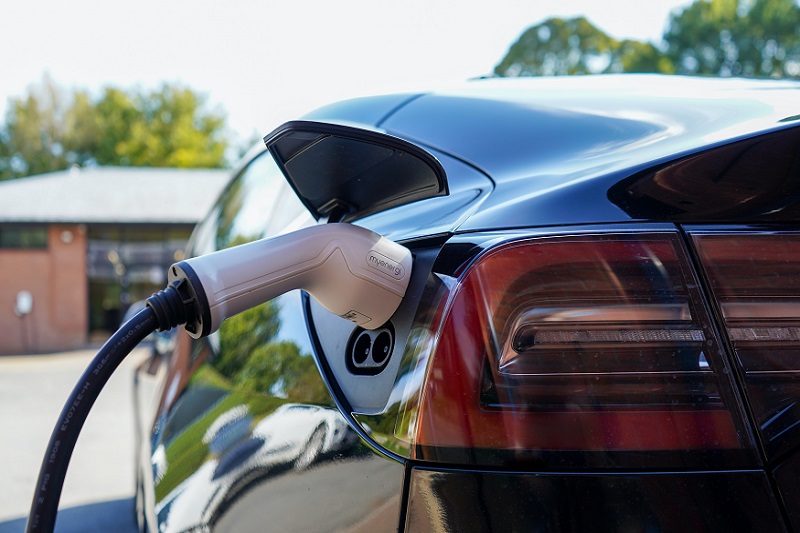 European Parliament Approves Law to Ban New Fossil Fuel Cars in 2035