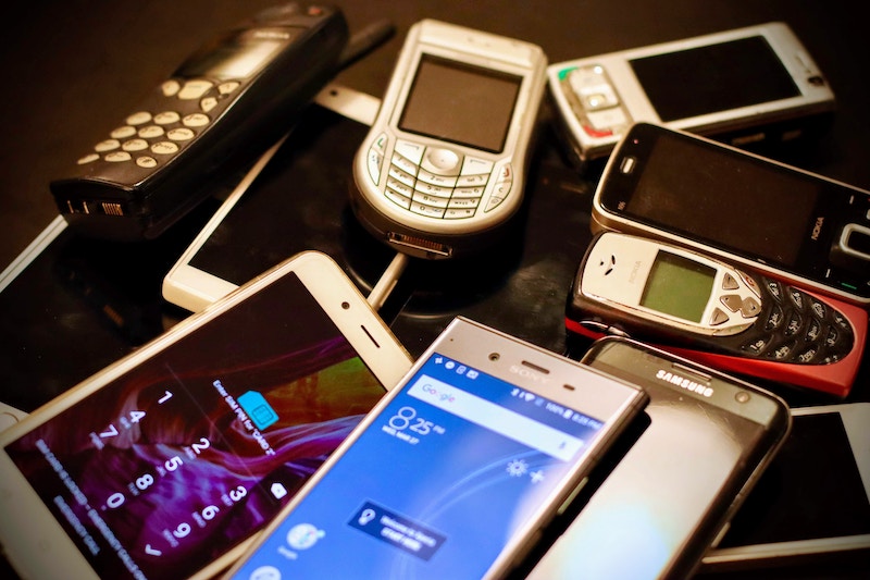 ‘Dumb Phones’ Making a Comeback Among US Gen Zers