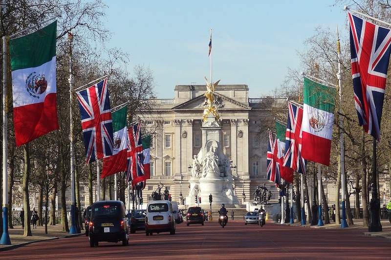 Finding the Way: Bus Directions to Buckingham Palace