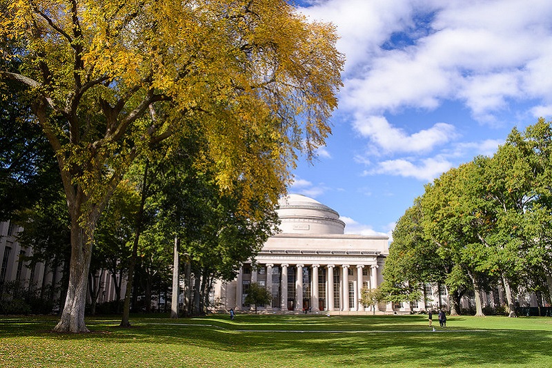 Infotainment YouTuber Mark Rober Gives Speech at MIT Graduation