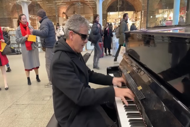 British Pianist Meets Young Chinese in London…and It Went Viral