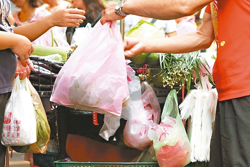 Taiwan’s Government to Test Ban on Free Plastic Bags at Markets