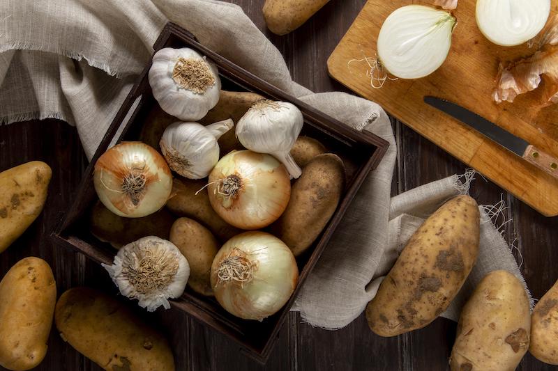 Don’t Store Potatoes with Onions!