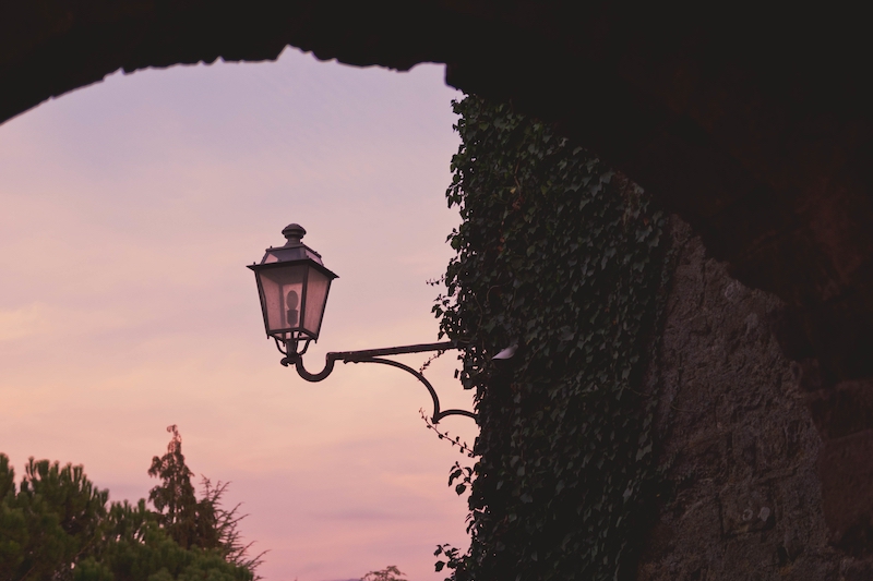 The Broken Streetlight